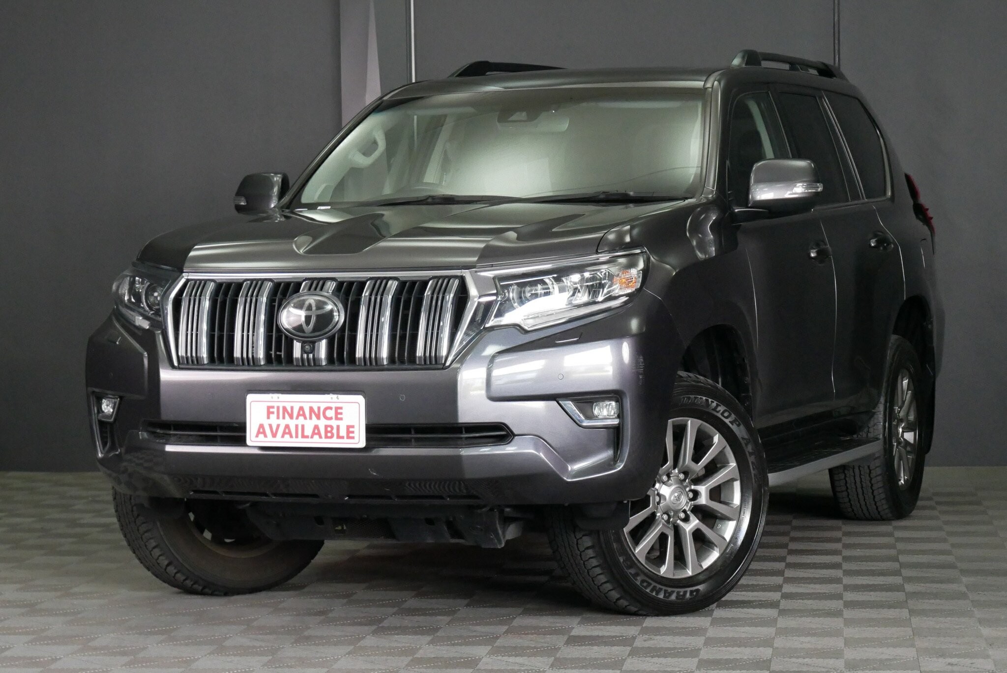 Toyota Landcruiser Prado image 3