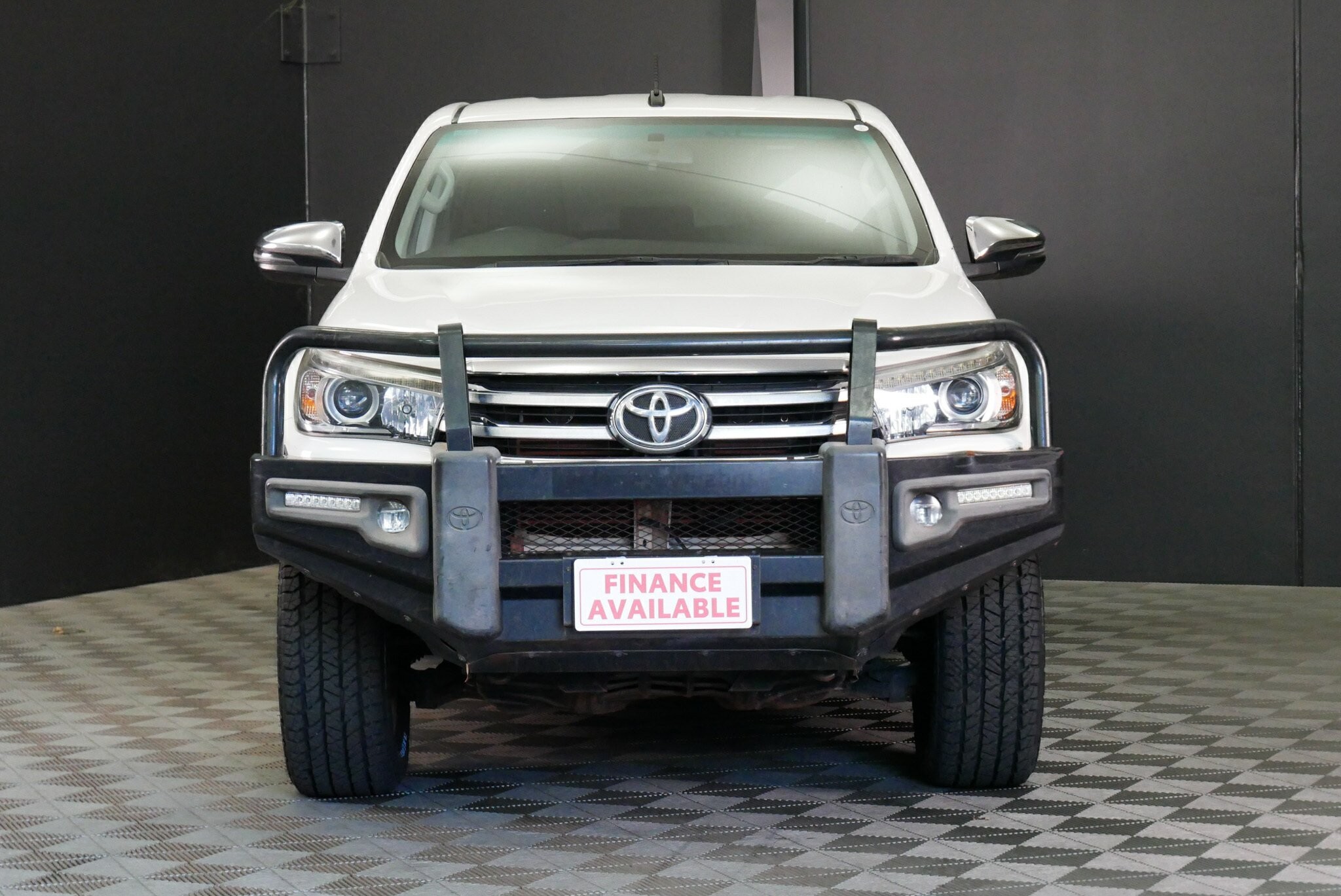 Toyota Hilux image 2