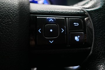 https://vehicle-cdn.autoleague.cloud/30640_U100433_17.jpg