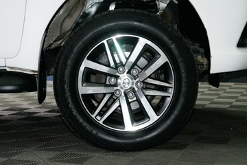 https://vehicle-cdn.autoleague.cloud/30640_U100433_9.jpg