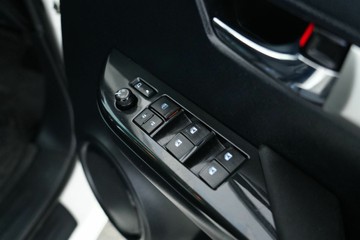 https://vehicle-cdn.autoleague.cloud/30640_U100798_15.jpg