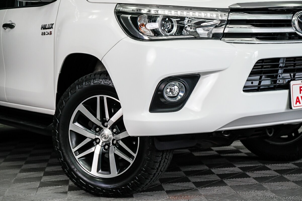 Toyota Hilux image 2