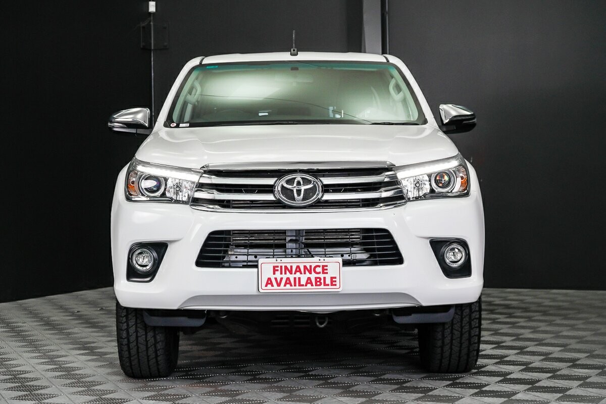 Toyota Hilux image 3