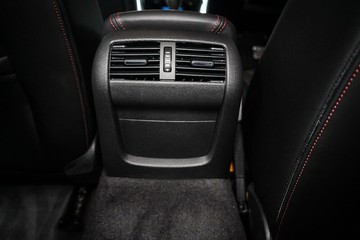 https://vehicle-cdn.autoleague.cloud/30640_U102204_14.jpg