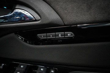 https://vehicle-cdn.autoleague.cloud/30640_U102204_18.jpg