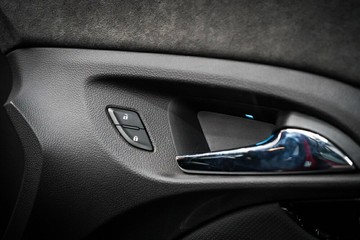 https://vehicle-cdn.autoleague.cloud/30640_U102204_19.jpg