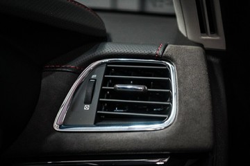 https://vehicle-cdn.autoleague.cloud/30640_U102204_20.jpg