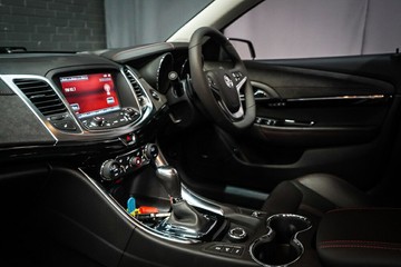 https://vehicle-cdn.autoleague.cloud/30640_U102204_32.jpg