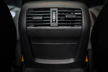 https://vehicle-cdn.autoleague.cloud/30640_U102205_12.jpg