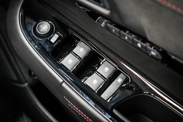 https://vehicle-cdn.autoleague.cloud/30640_U102205_15.jpg
