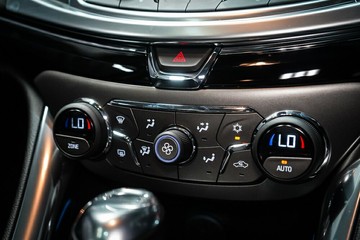 https://vehicle-cdn.autoleague.cloud/30640_U102205_24.jpg