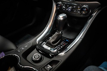 https://vehicle-cdn.autoleague.cloud/30640_U102205_25.jpg
