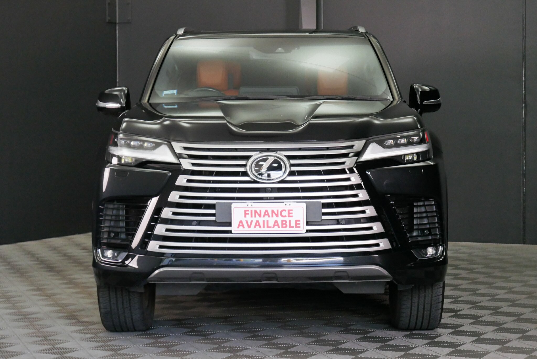 Lexus Lx image 2