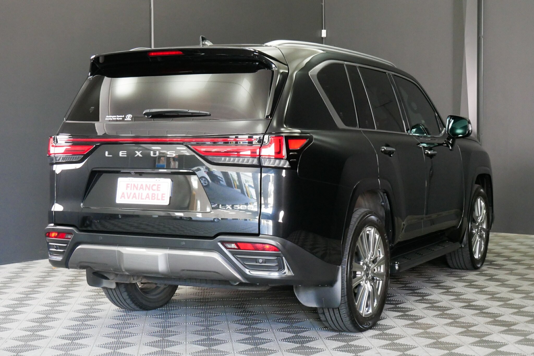 Lexus Lx image 4