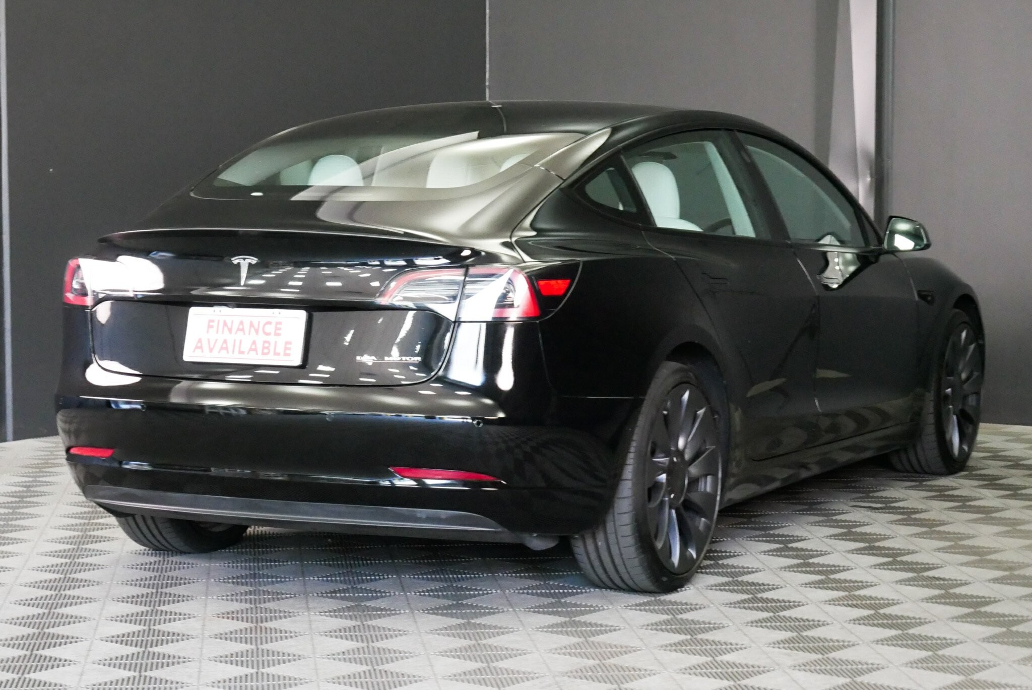 Tesla Model 3 image 3