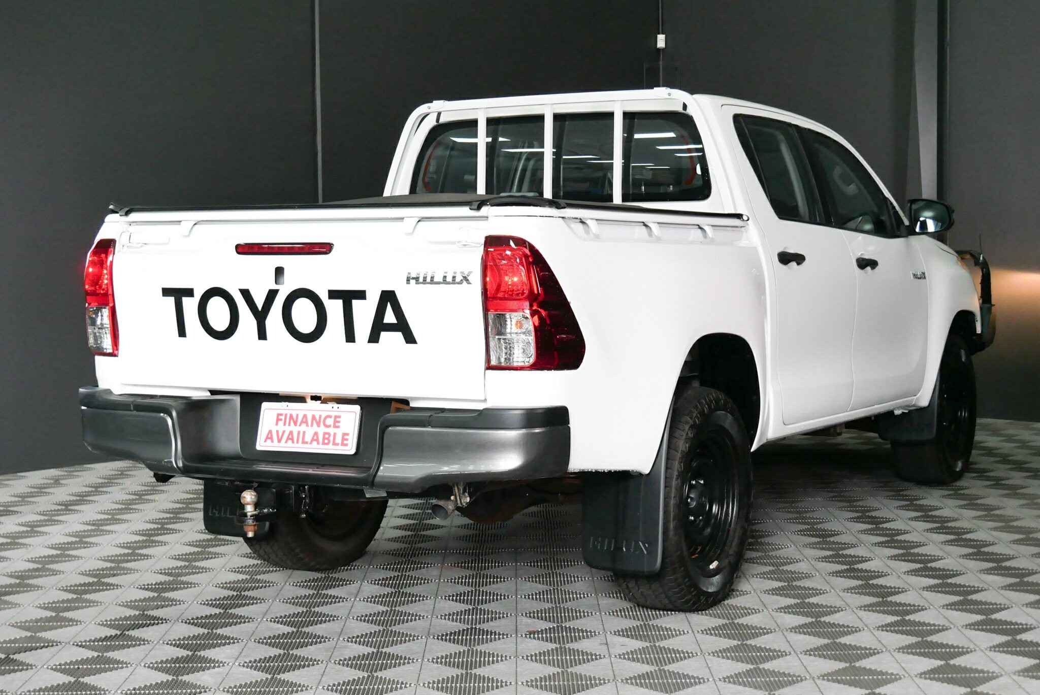 Toyota Hilux image 4