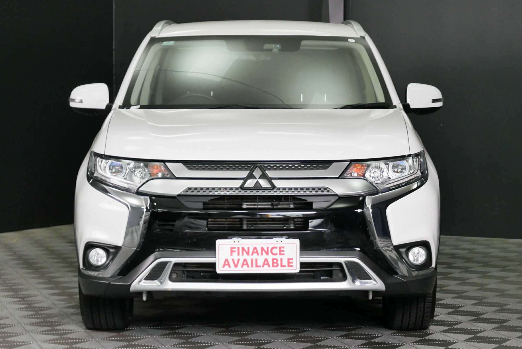 Mitsubishi Outlander image 2