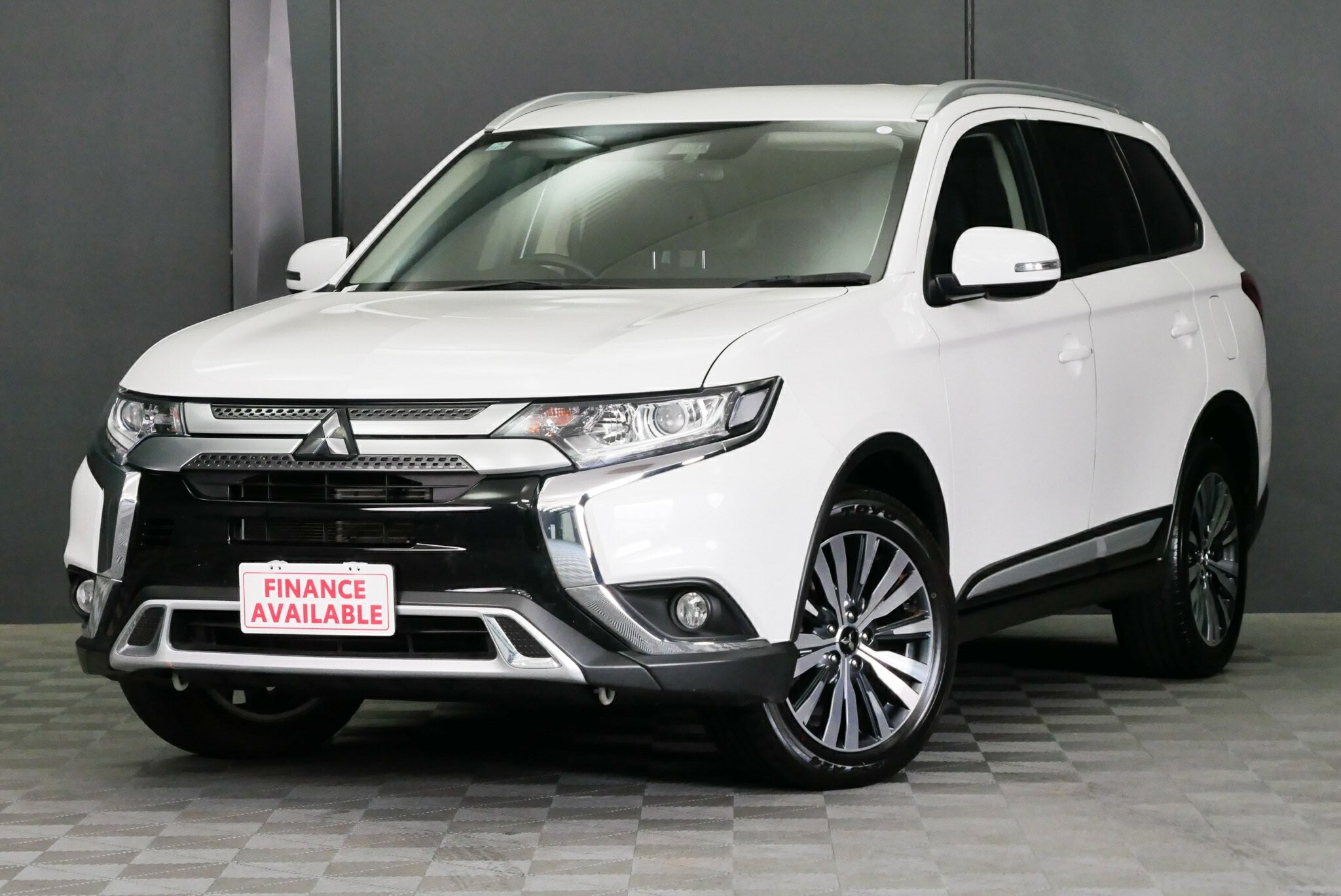 Mitsubishi Outlander image 3