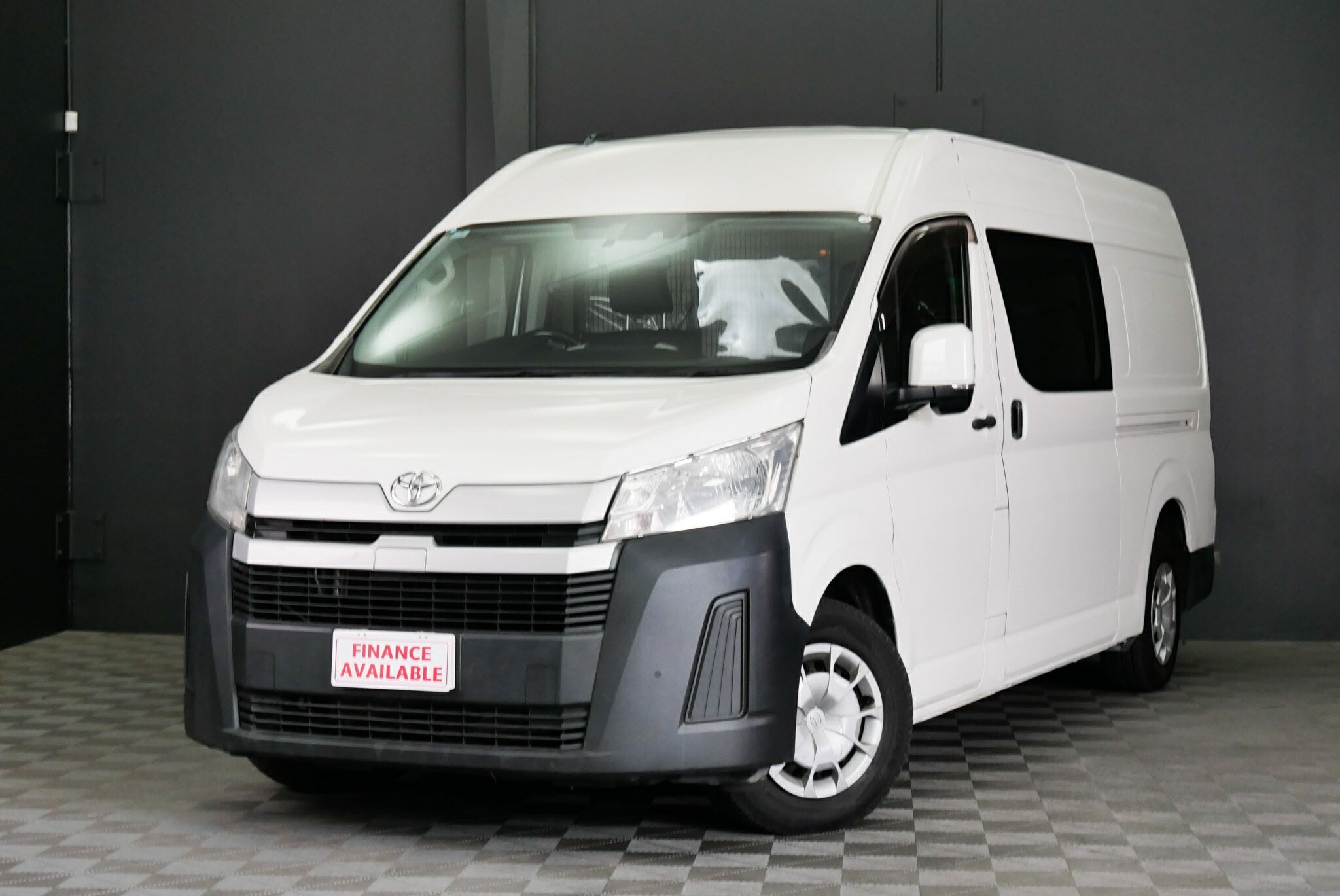 Toyota Hiace image 3