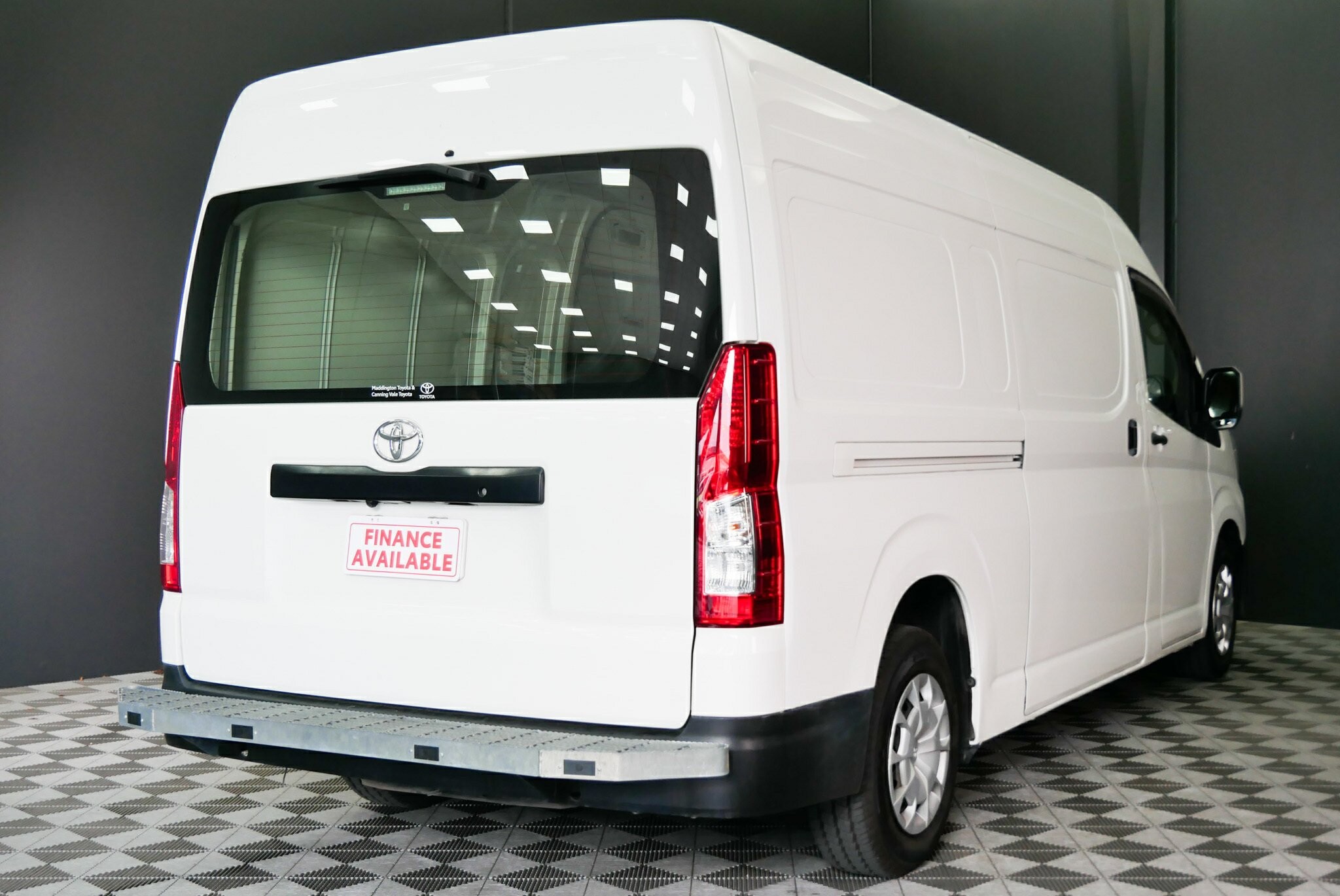 Toyota Hiace image 4