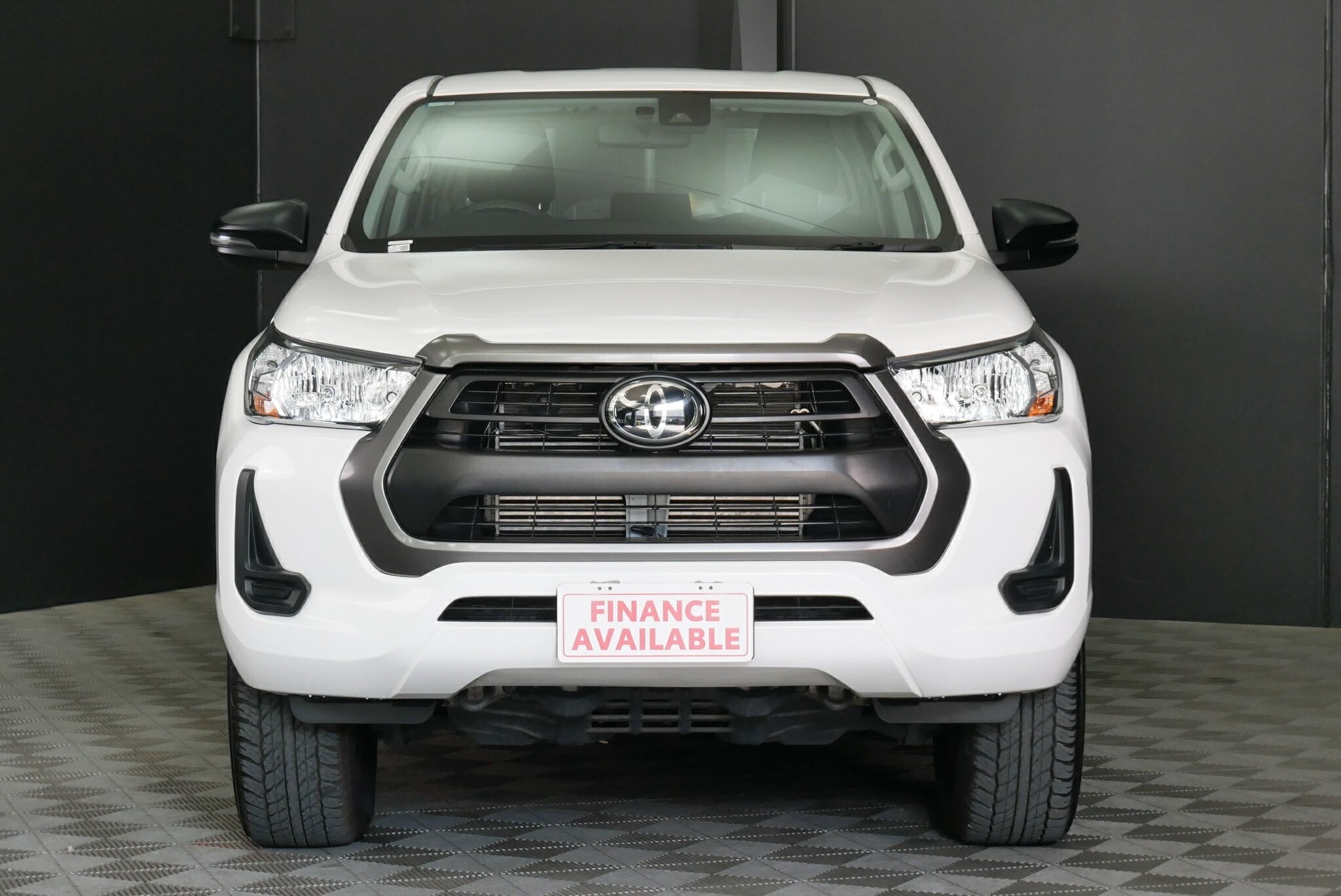 Toyota Hilux image 2