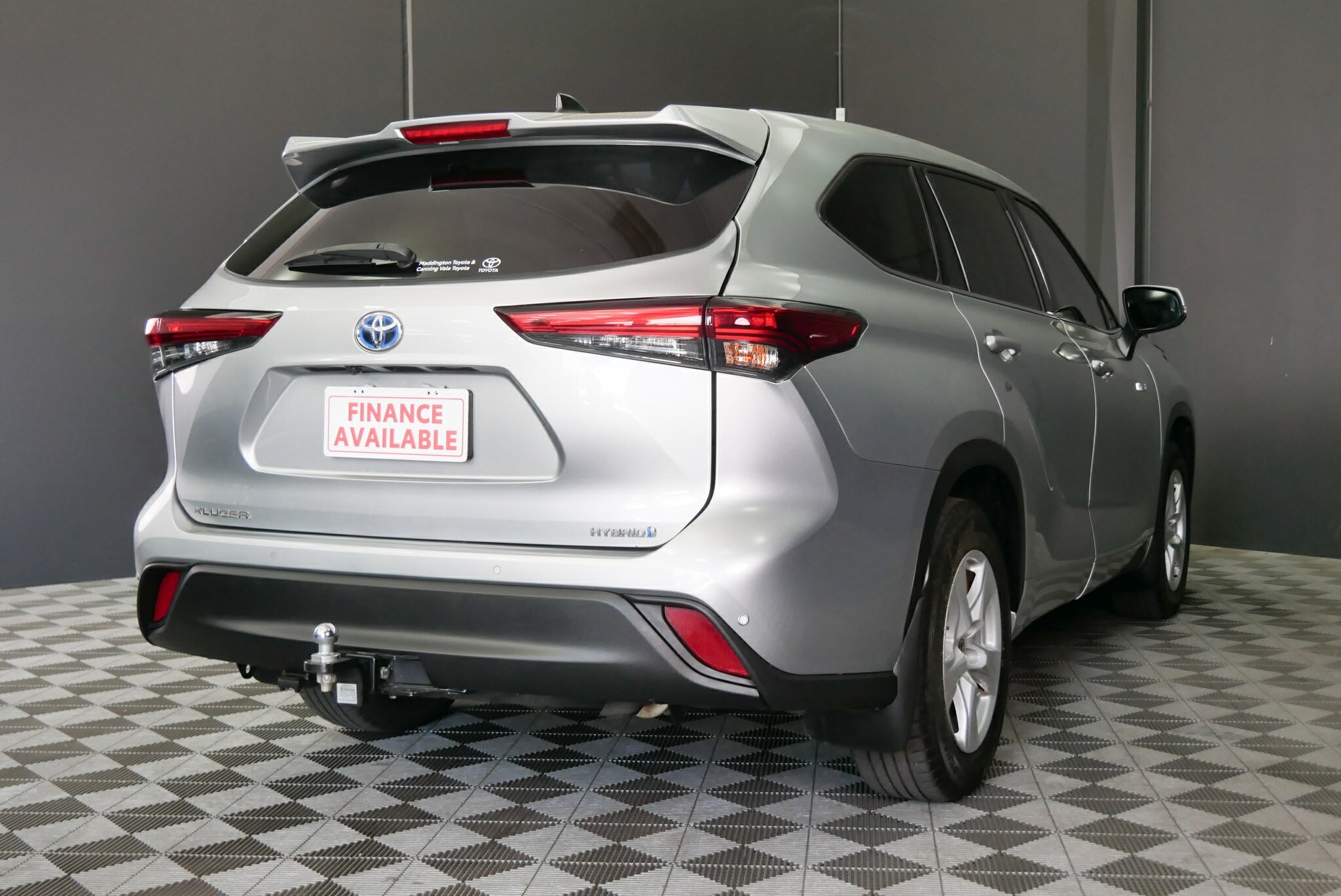 Toyota Kluger image 4