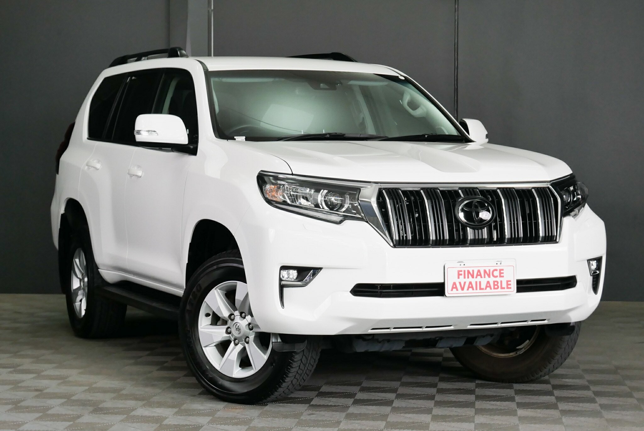 Toyota Landcruiser Prado image 1