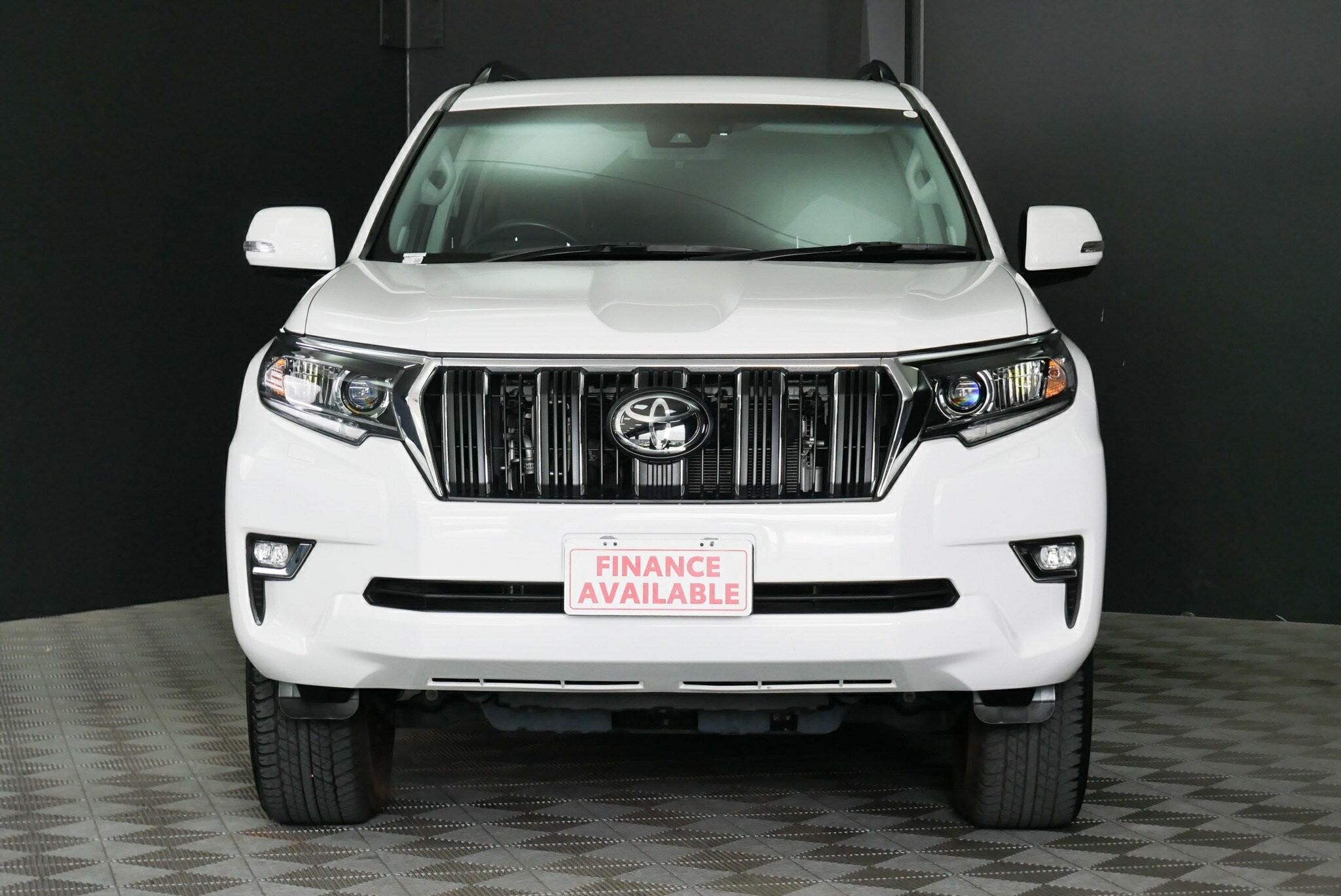 Toyota Landcruiser Prado image 2