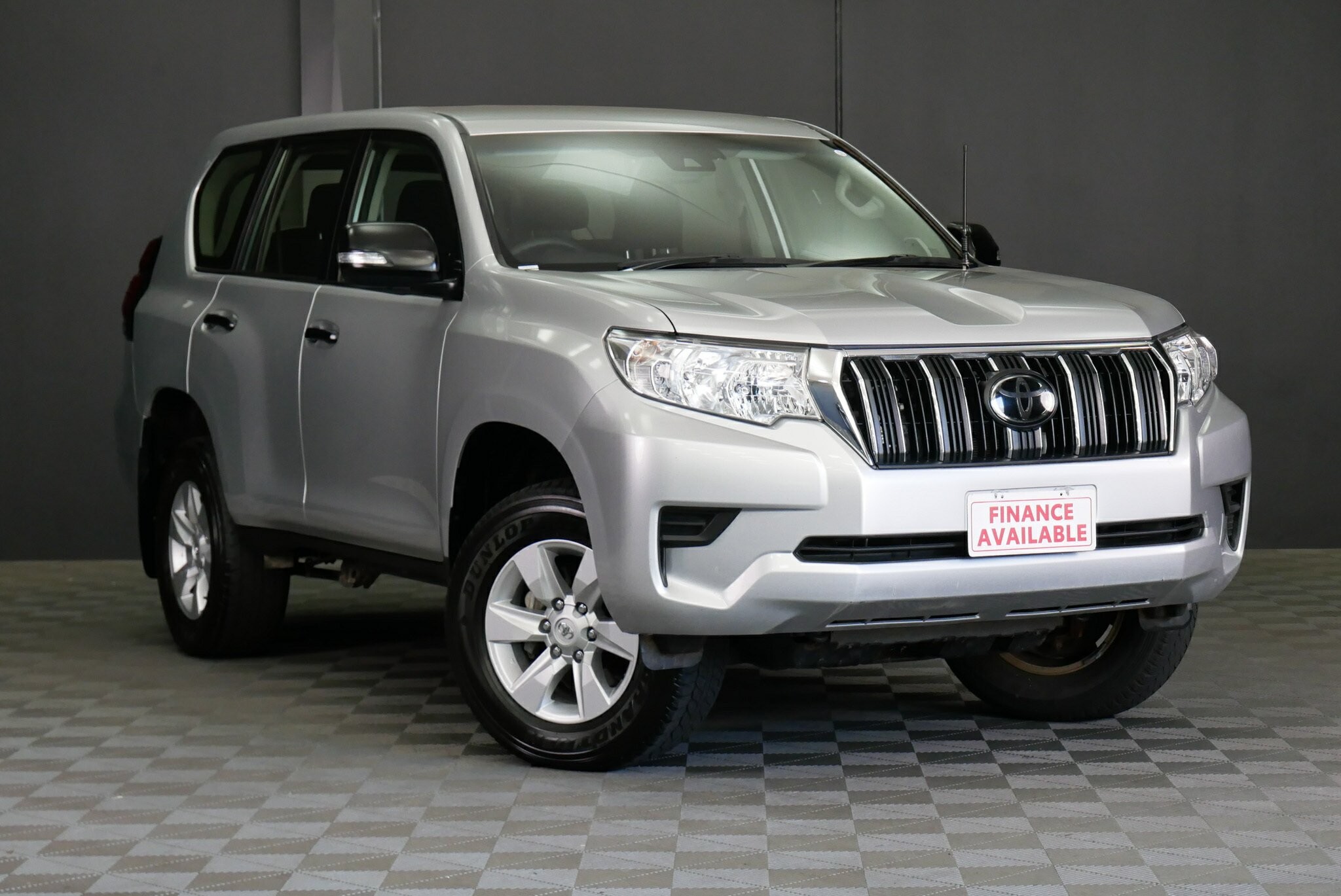 Toyota Landcruiser Prado image 1
