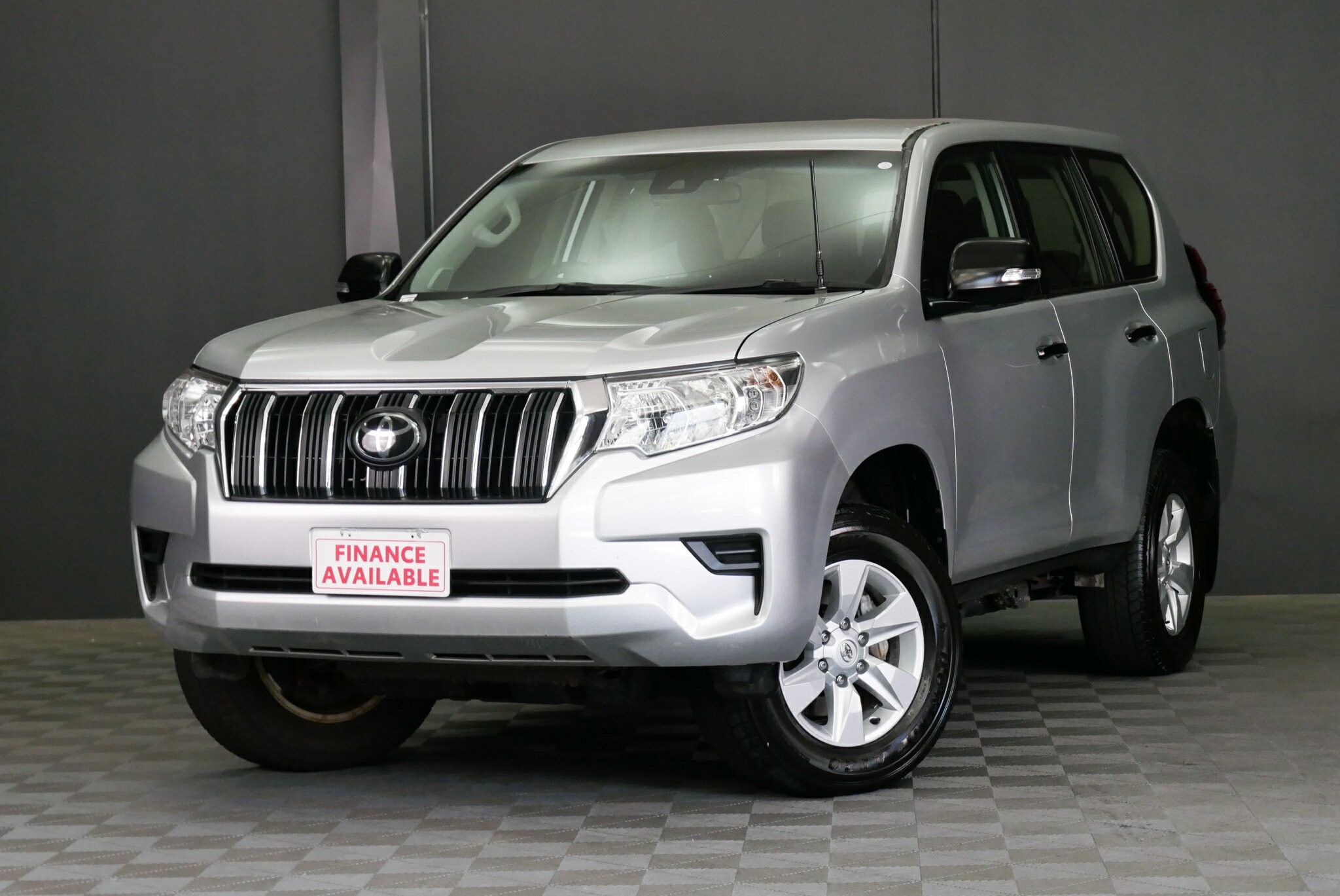Toyota Landcruiser Prado image 3