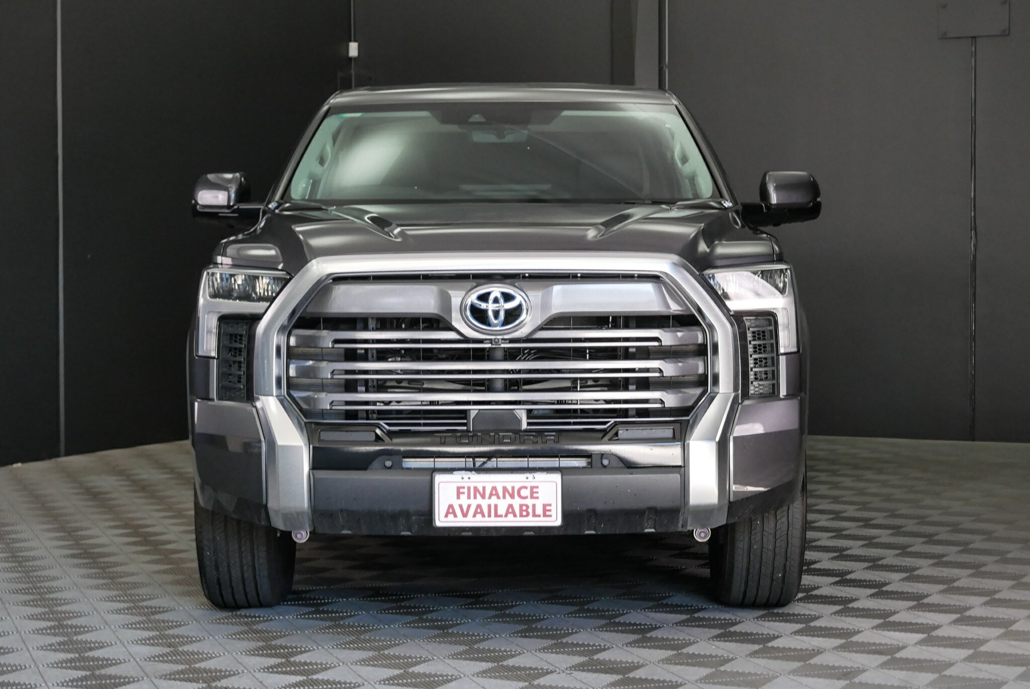 Toyota Tundra image 2