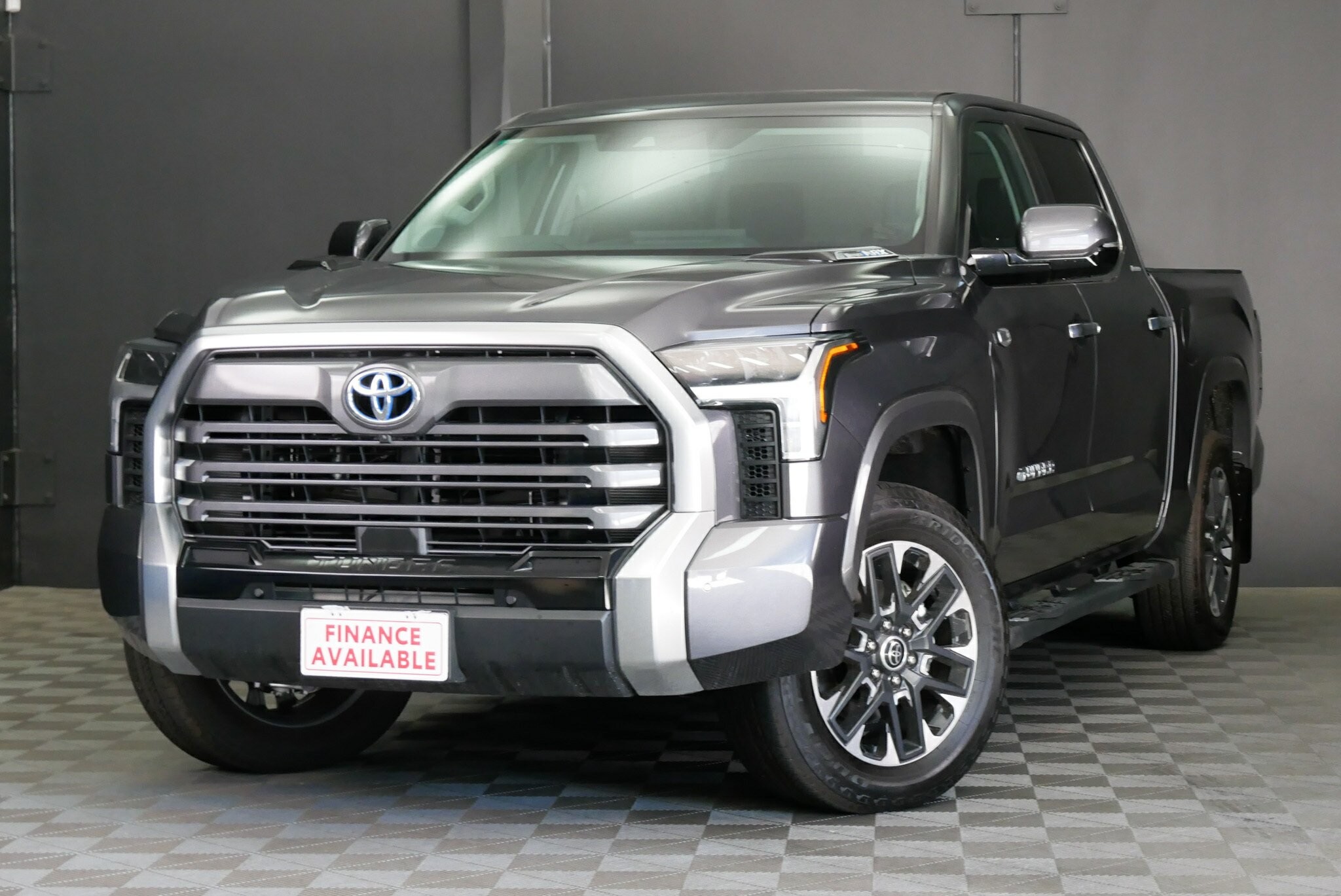 Toyota Tundra image 3