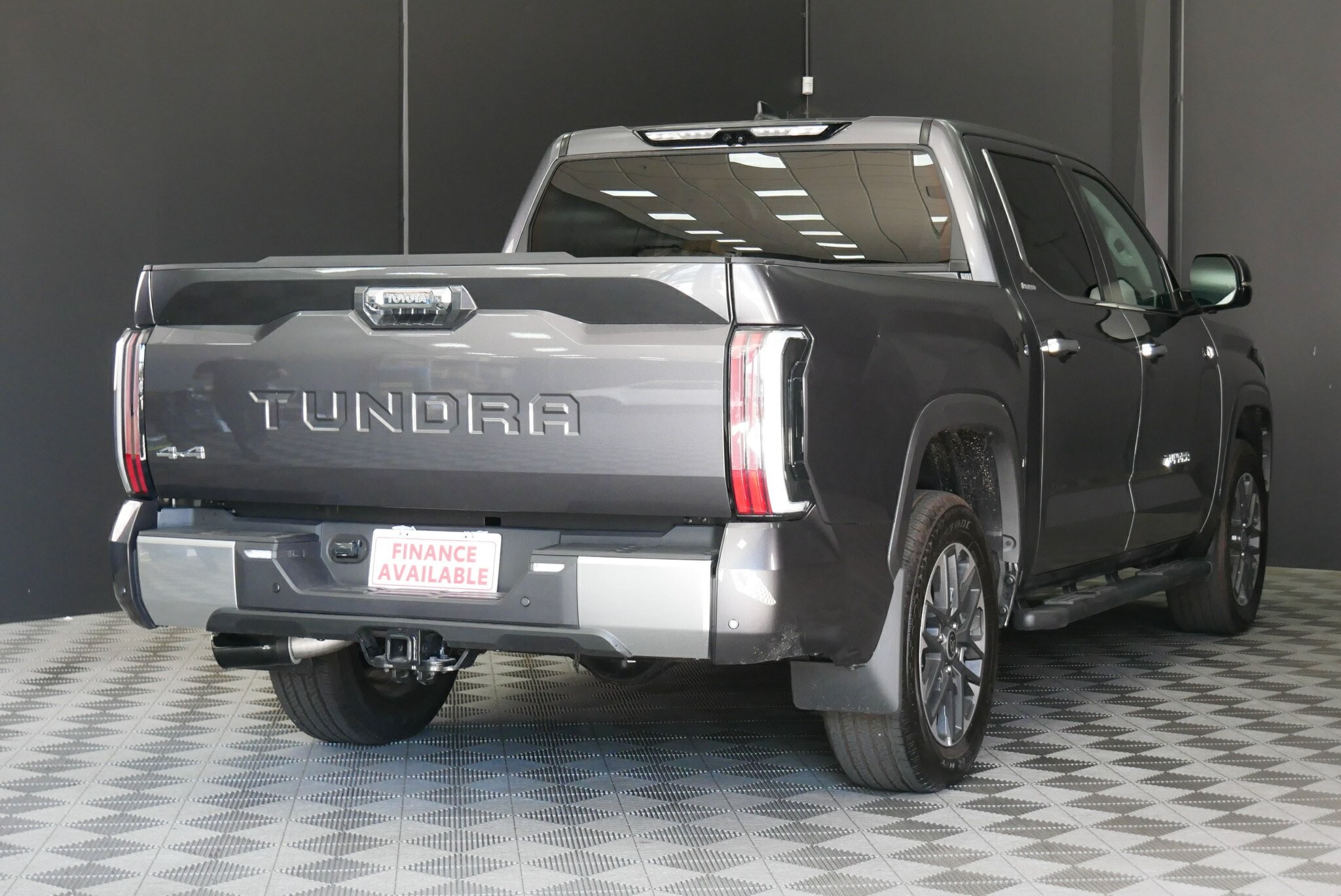 Toyota Tundra image 4