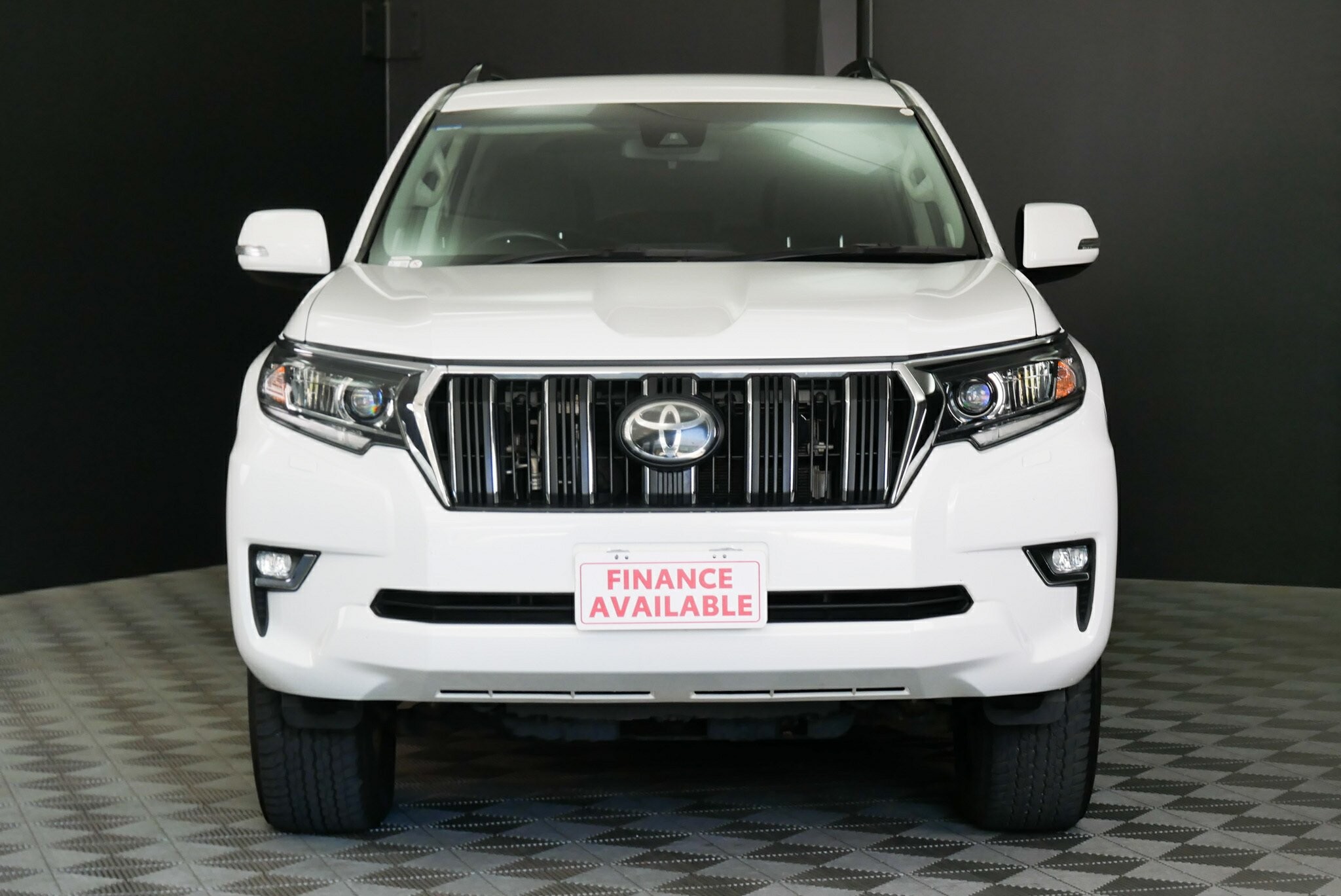 Toyota Landcruiser Prado image 2