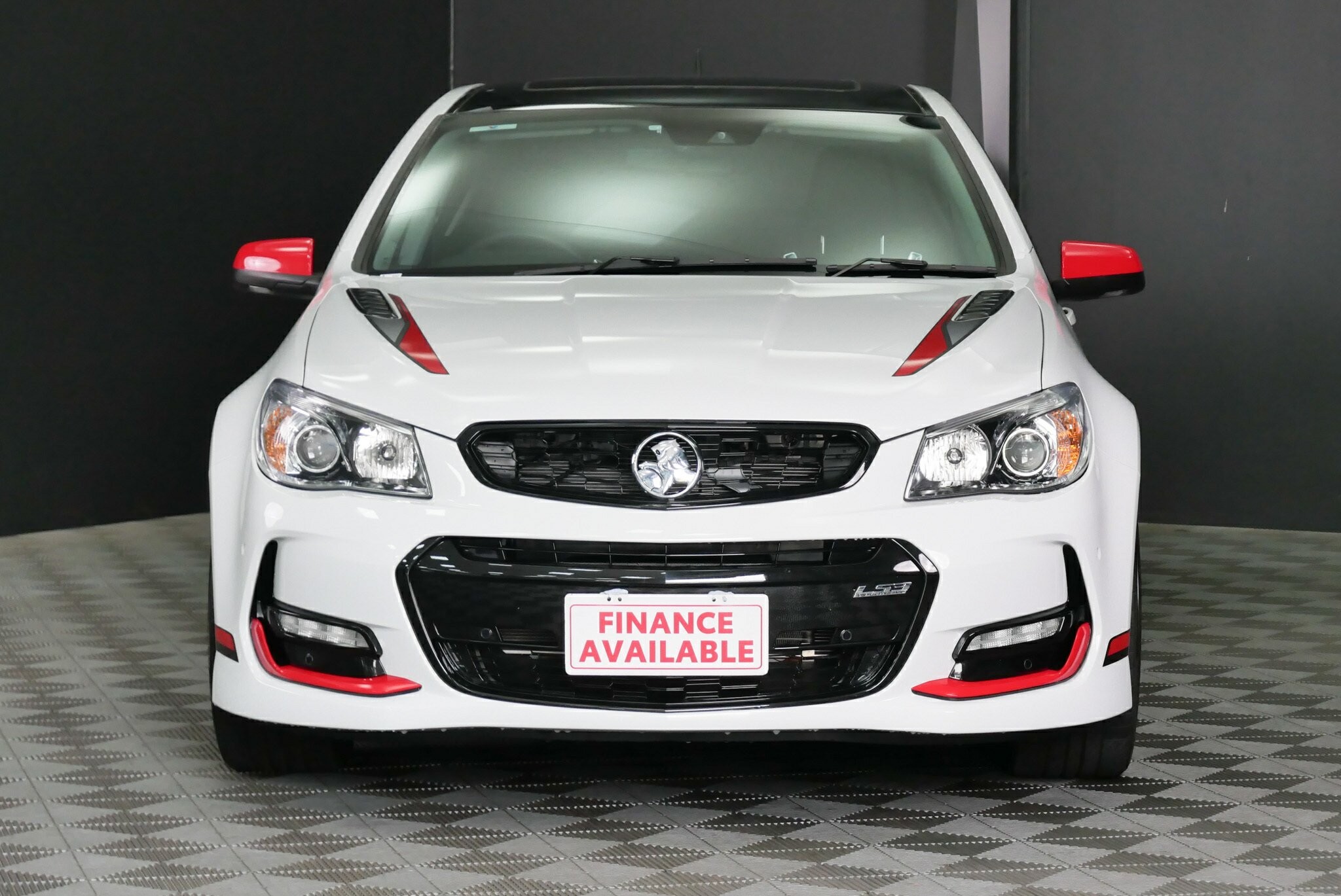 Holden Commodore image 2