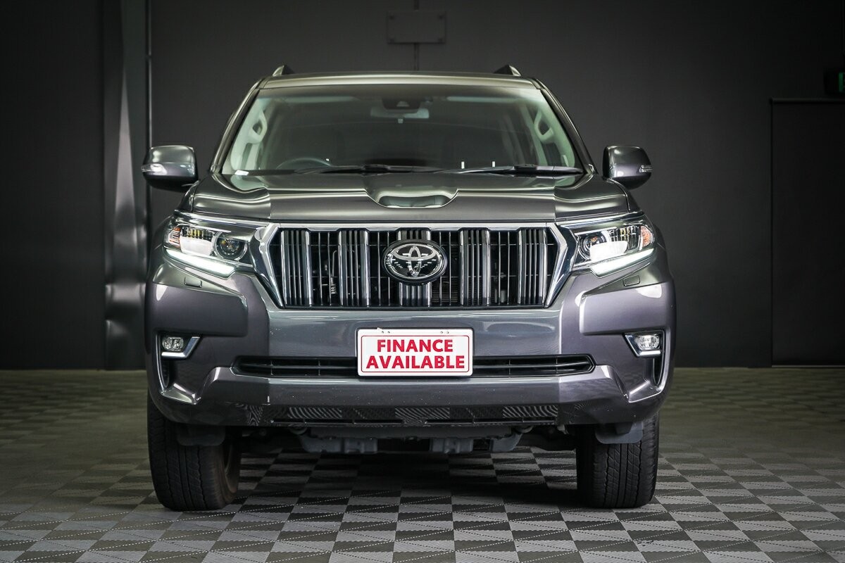 Toyota Landcruiser Prado image 2