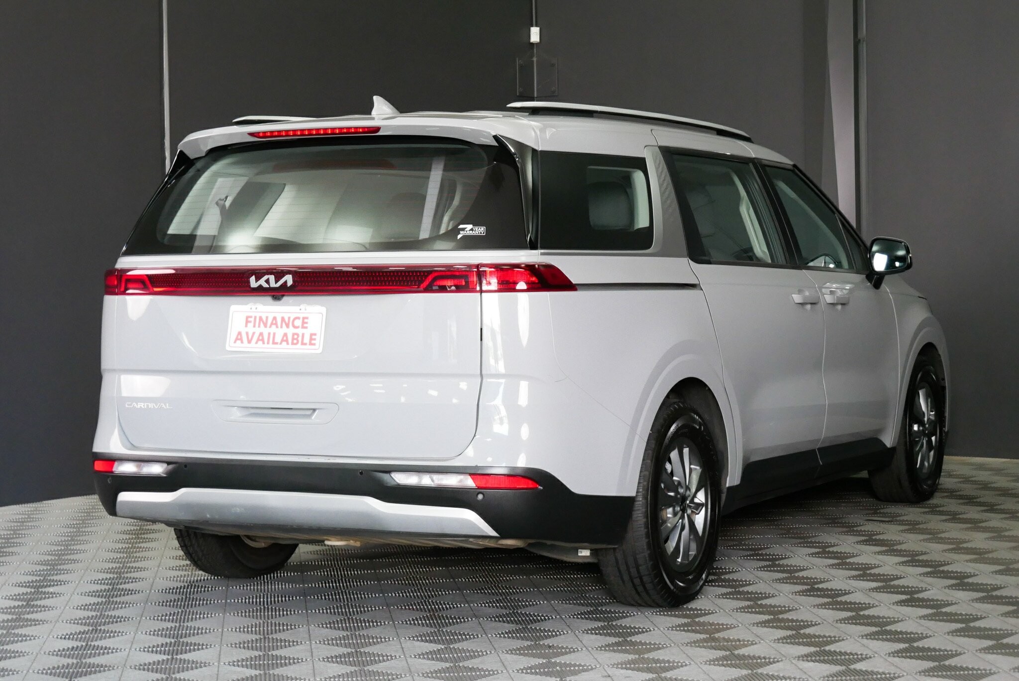 Kia Carnival image 4