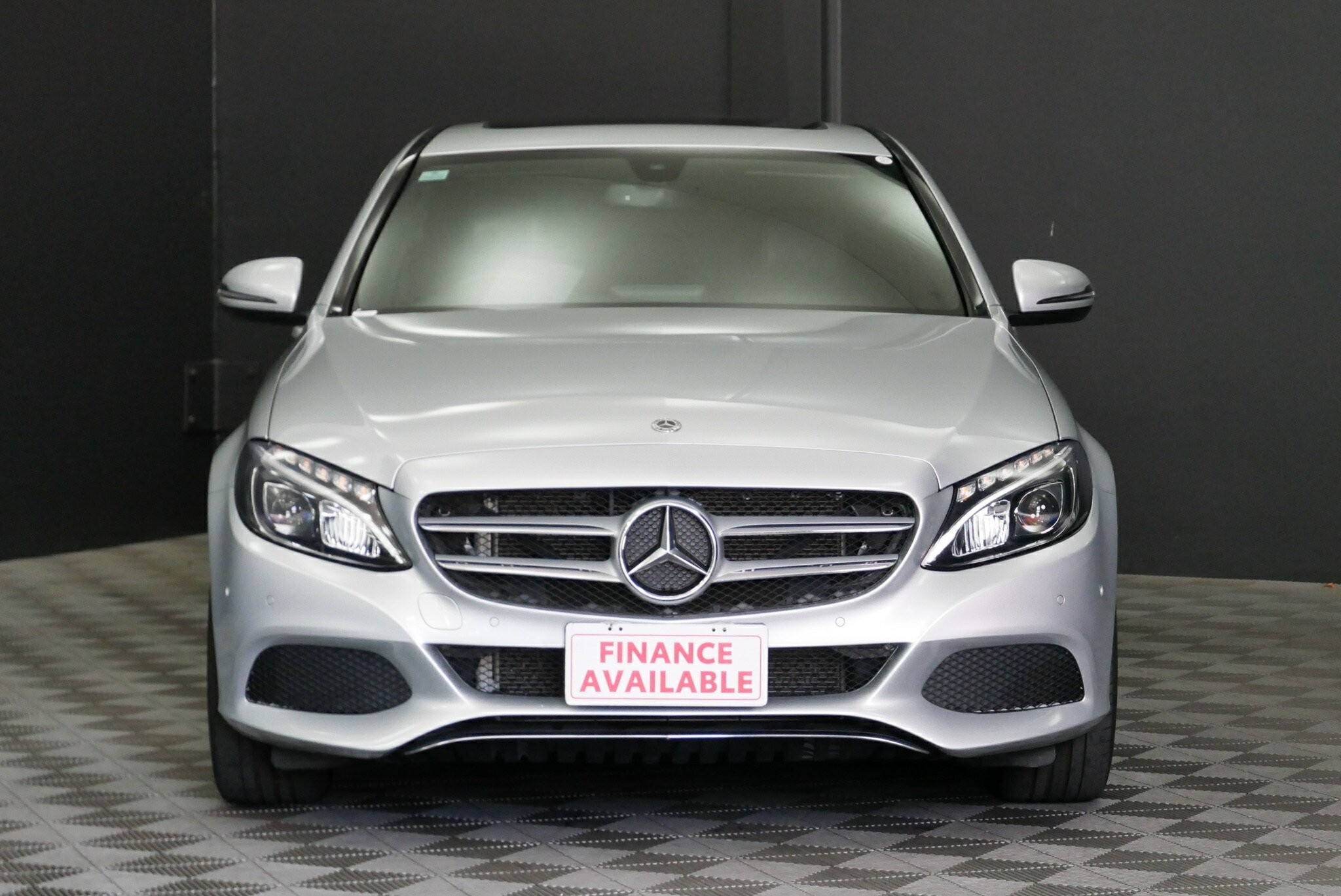 Mercedes Benz C-class image 2