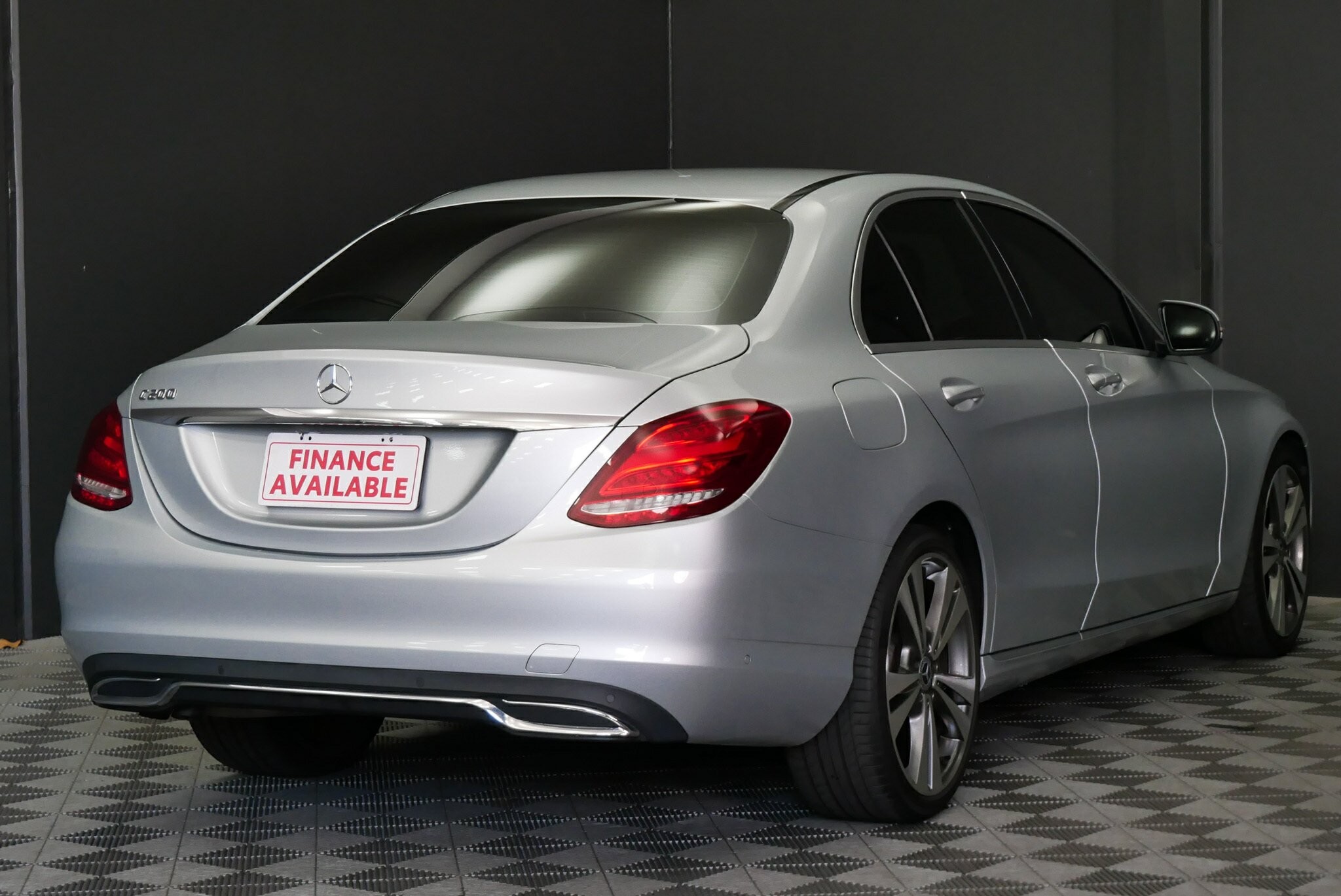 Mercedes Benz C-class image 4