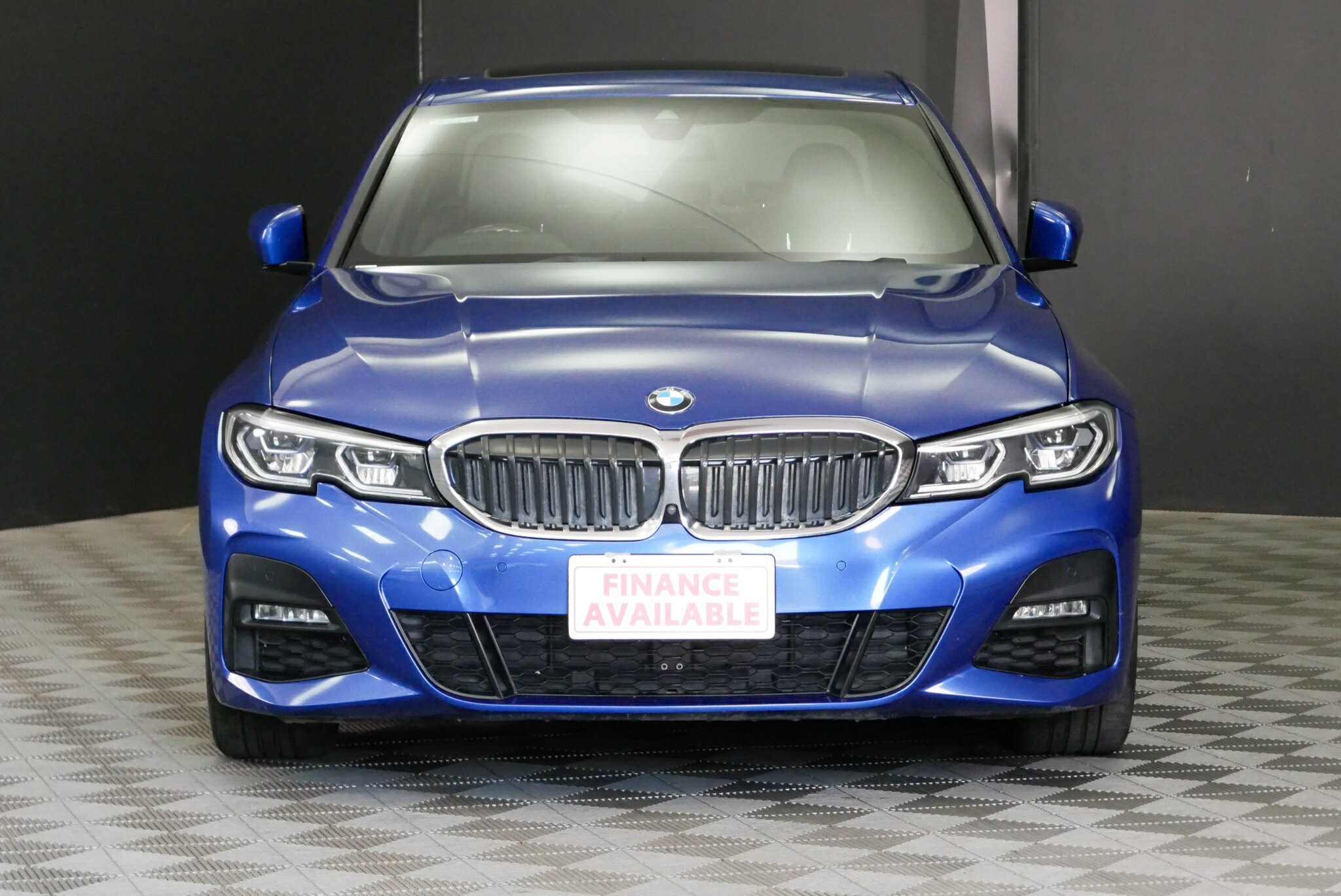 BMW 3 Series image 2