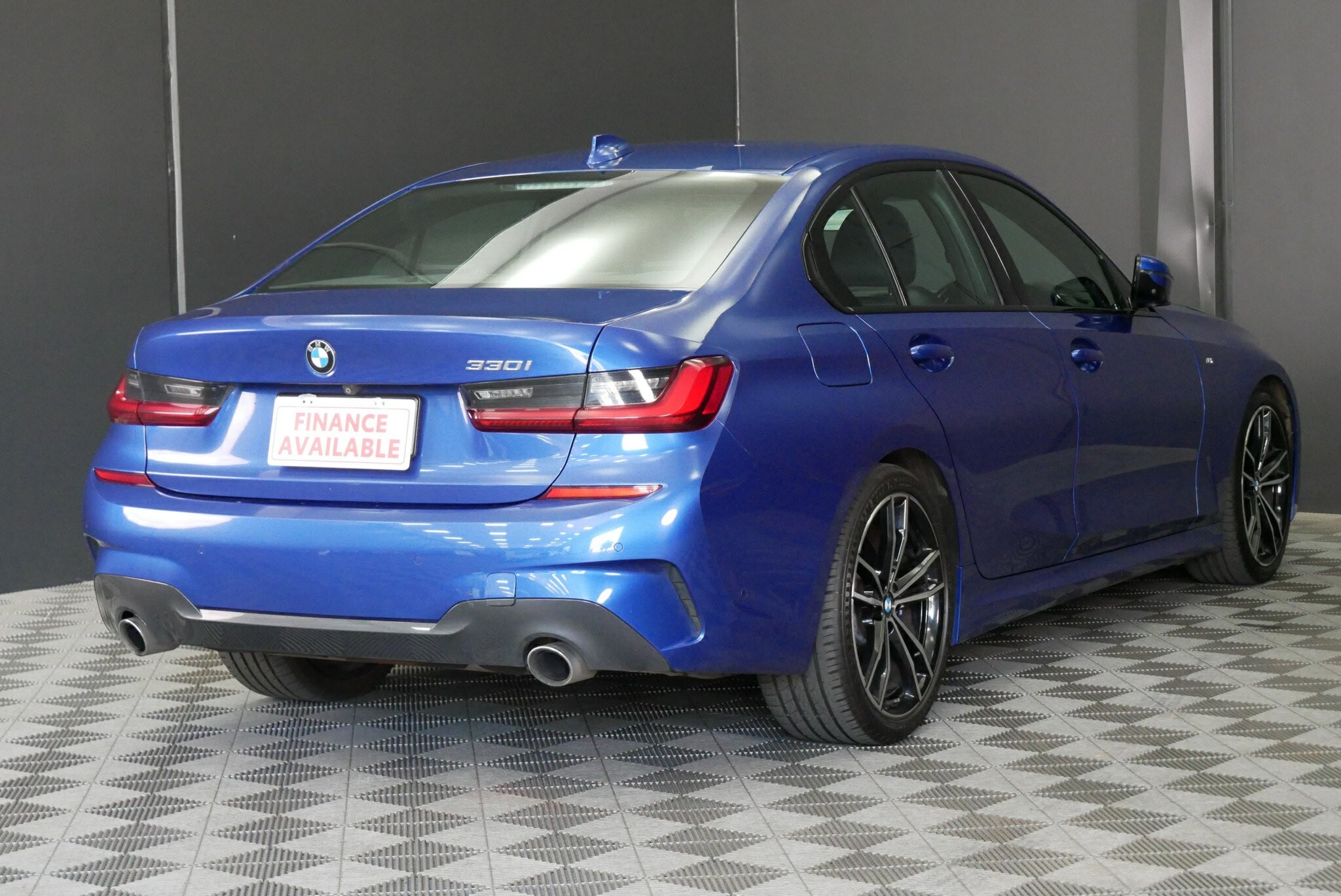 BMW 3 Series image 3