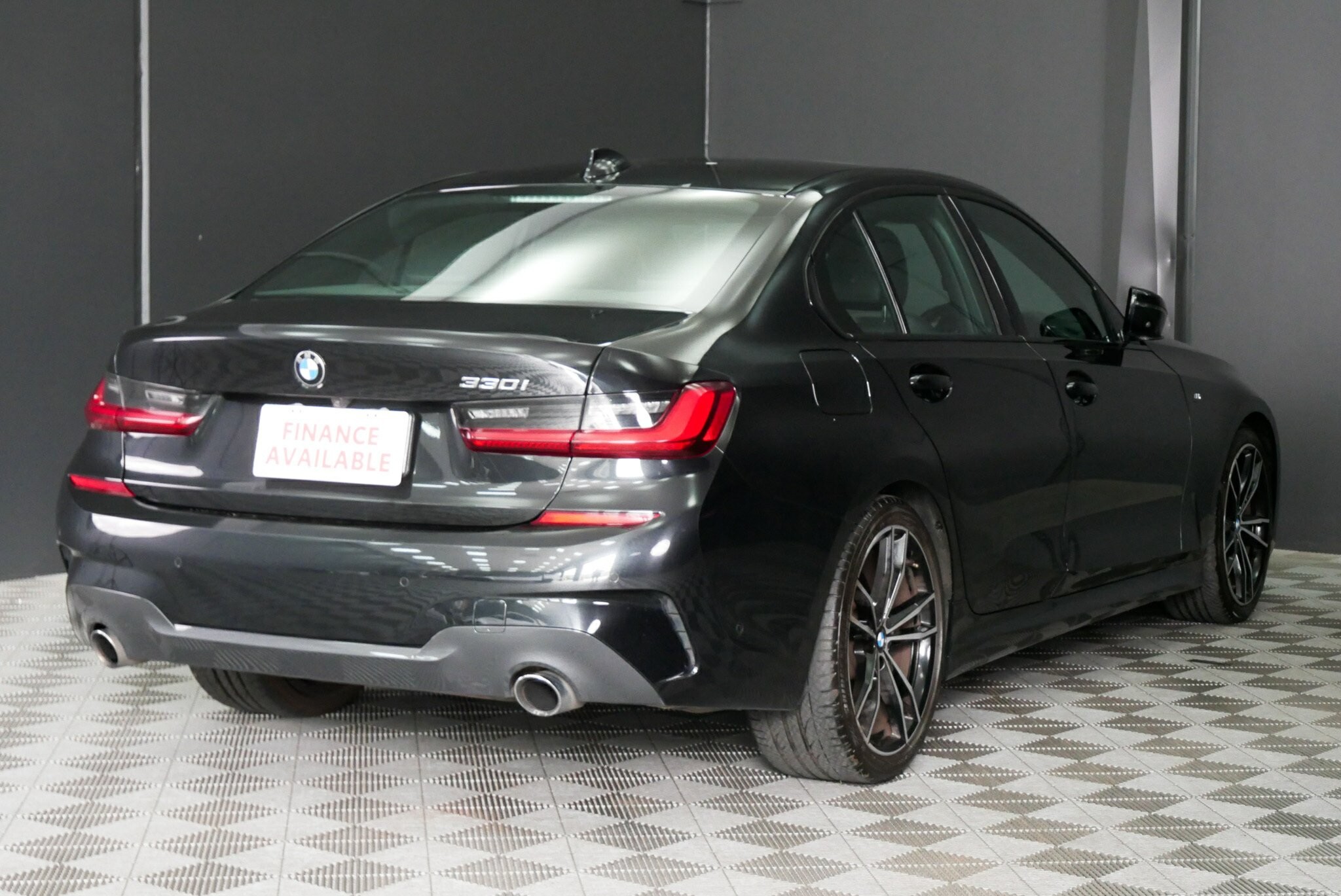 BMW 3 Series image 4