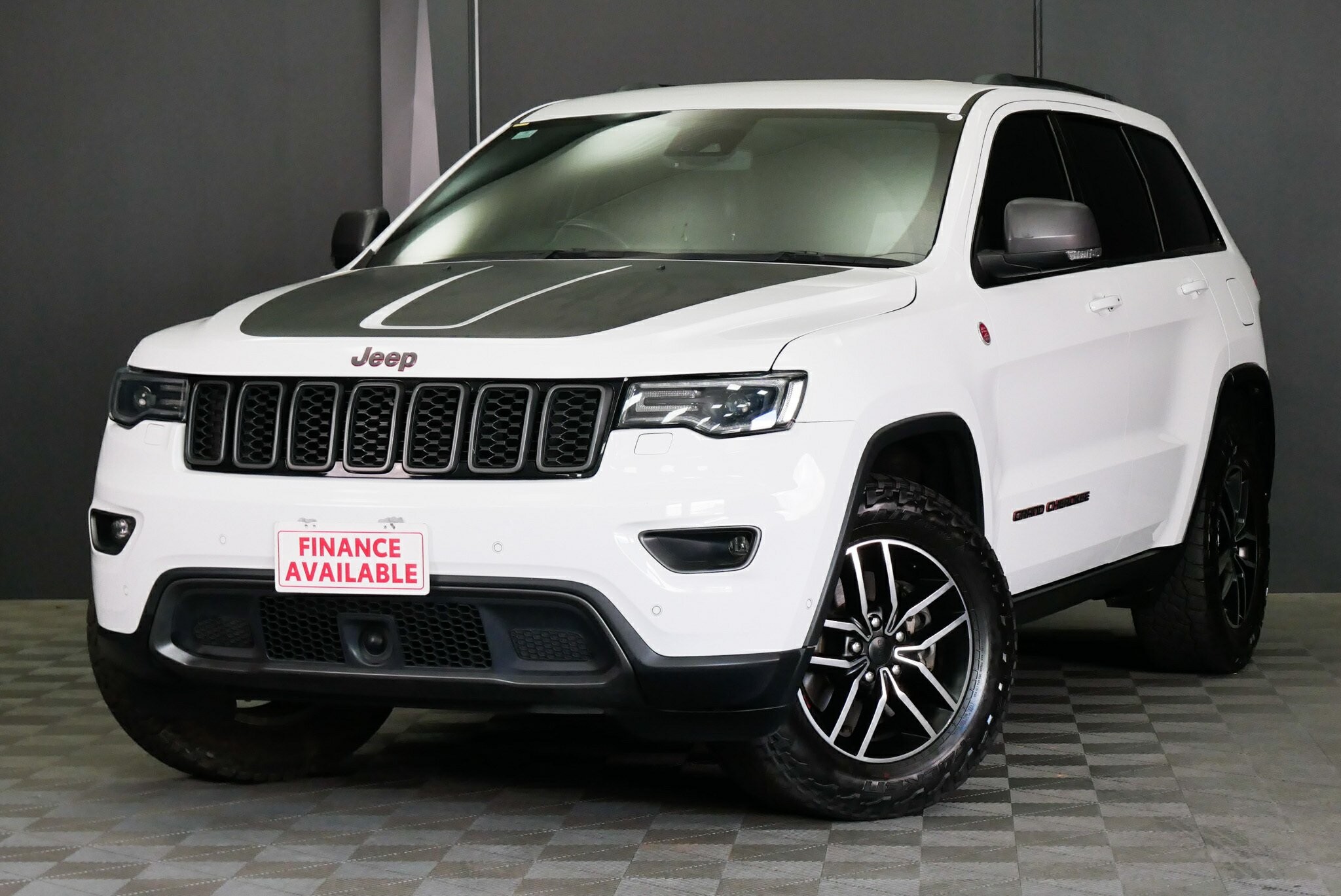 Jeep Grand Cherokee image 3