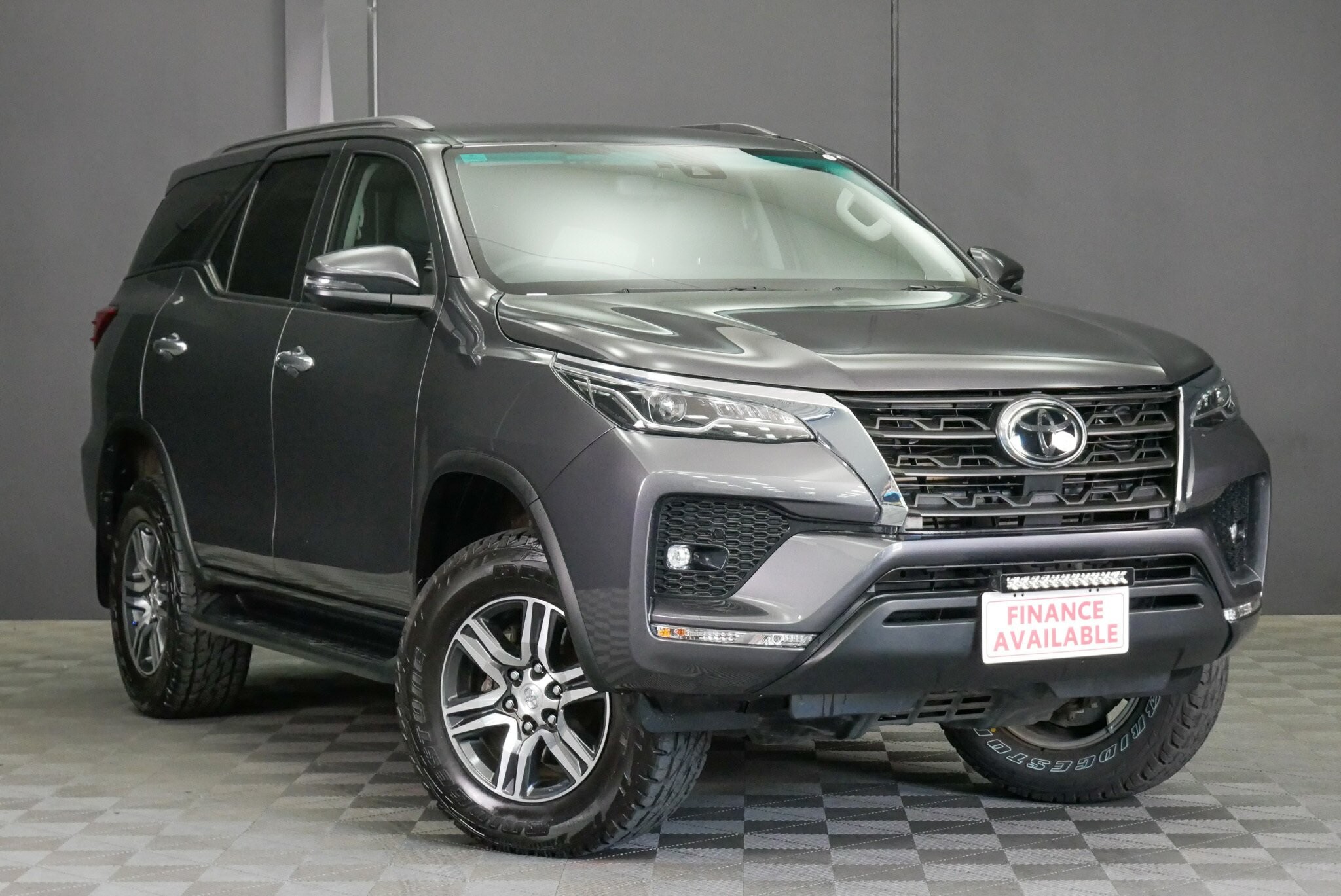 Toyota Fortuner image 1