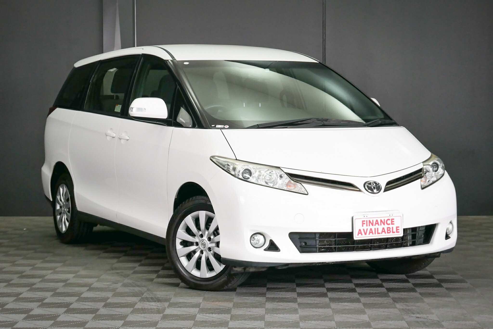 Toyota Tarago image 1