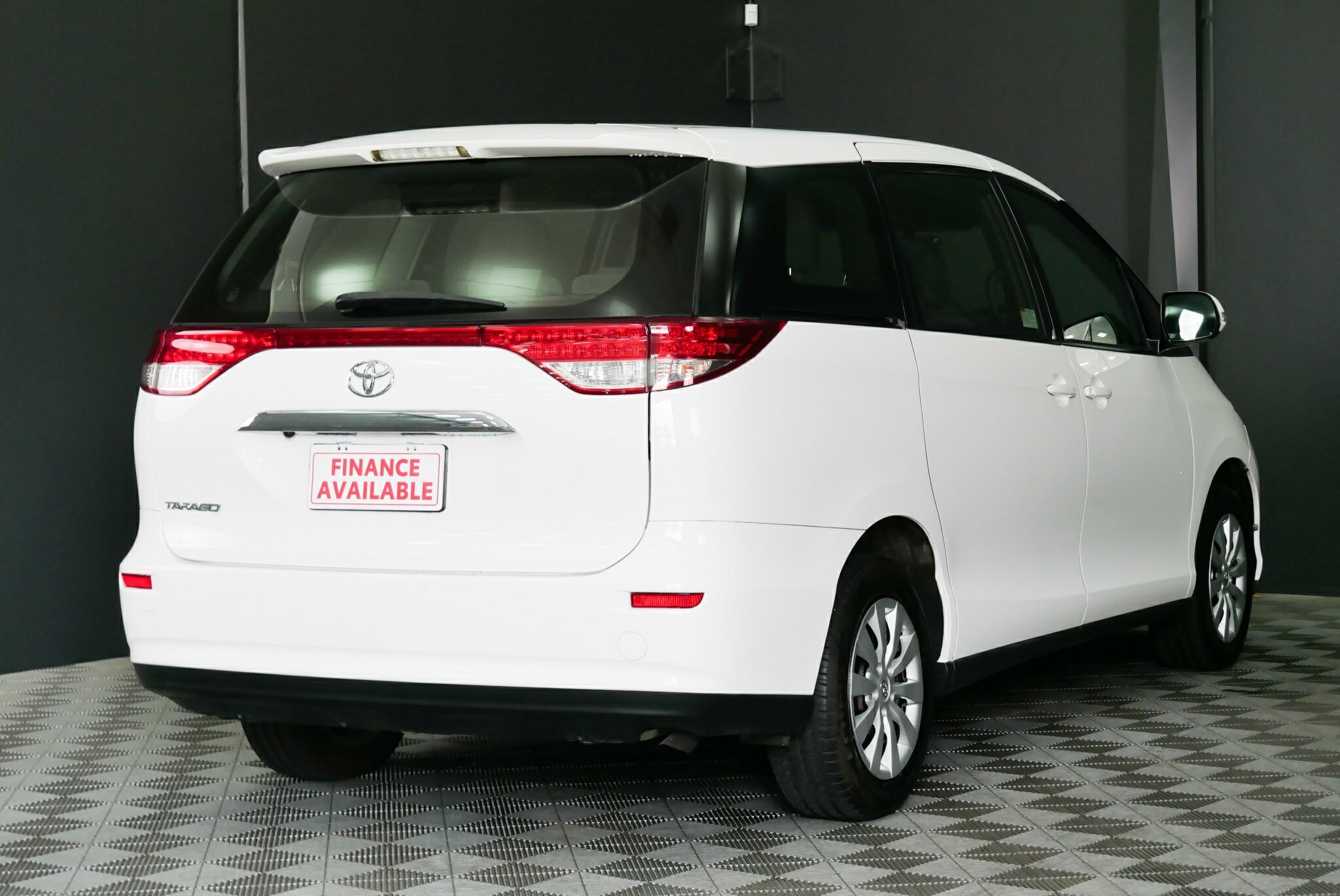 Toyota Tarago image 4