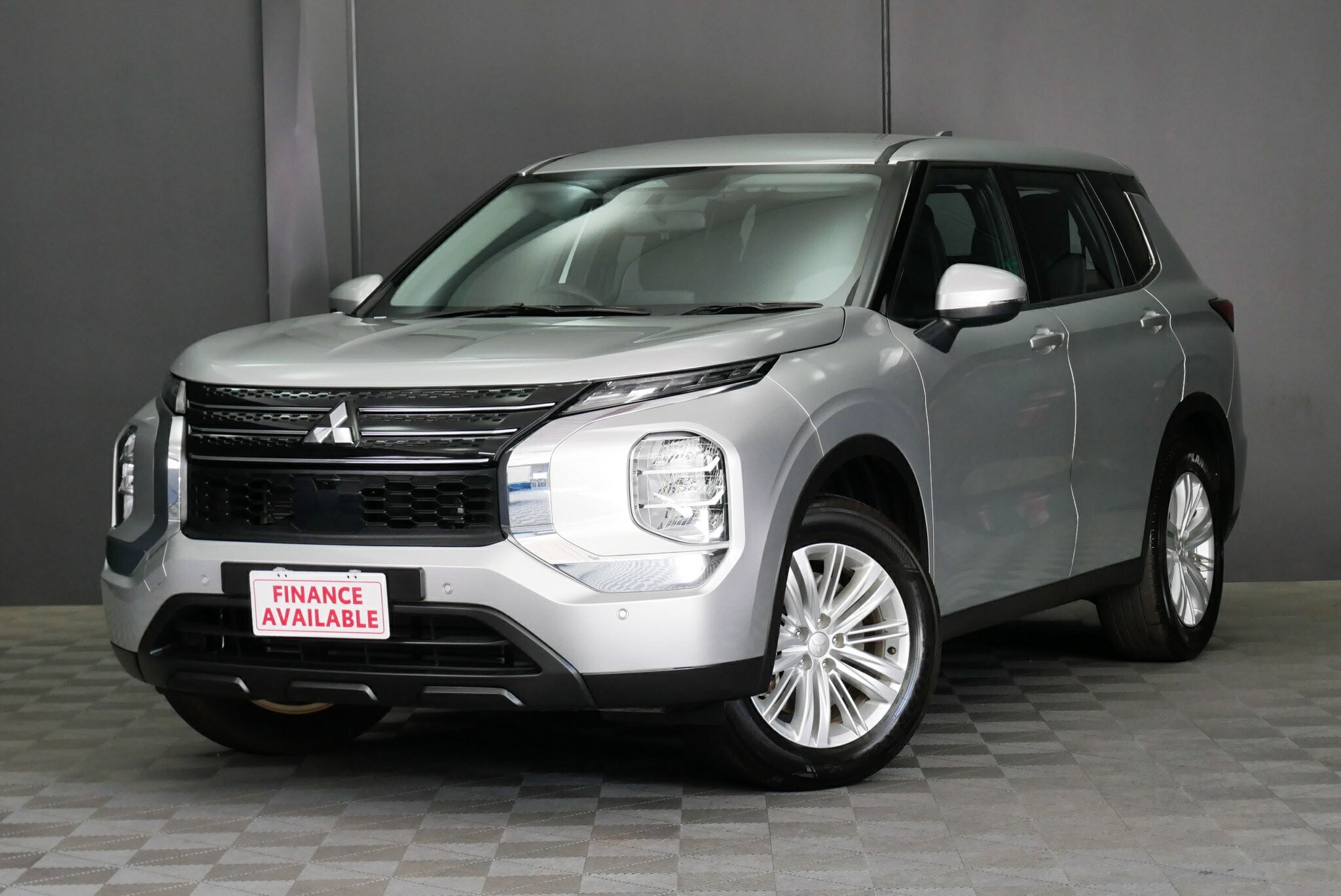 Mitsubishi Outlander image 3