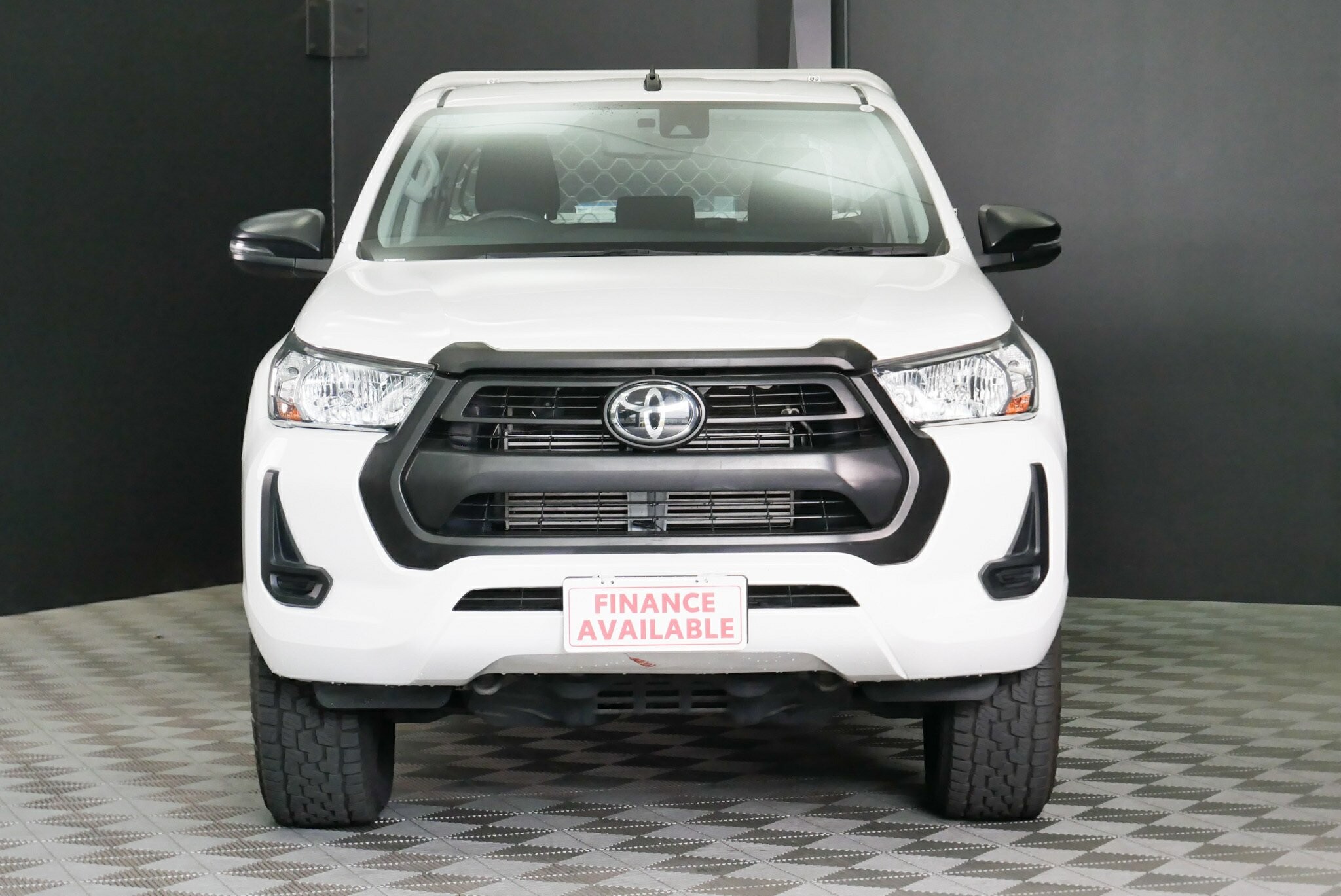 Toyota Hilux image 2