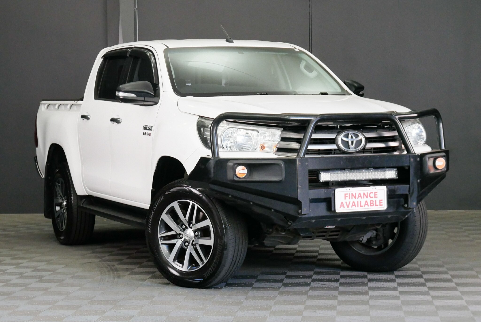 Toyota Hilux image 1