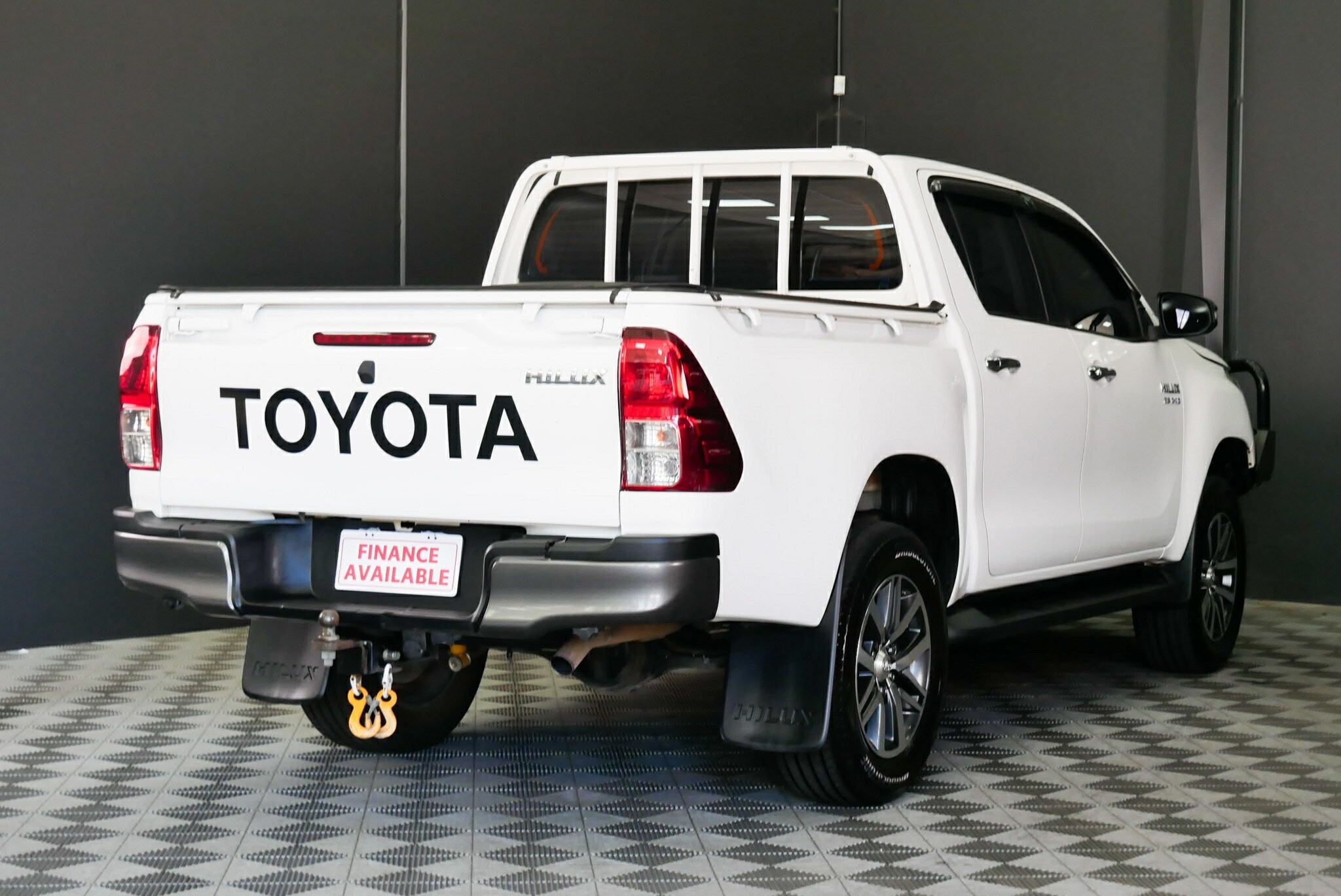 Toyota Hilux image 4